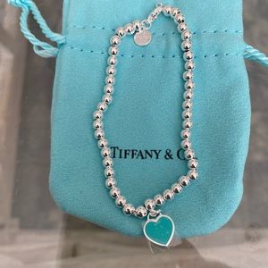 Brand New Never worn before Tiffany & Co beaded bracelet with heart charm
